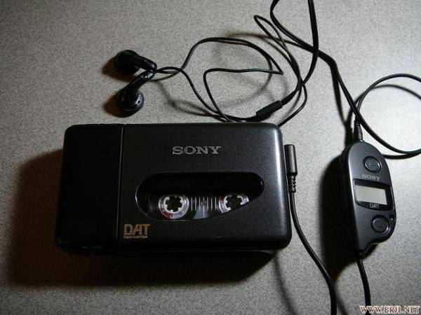 新品预告sony索尼walkmanf887eva新世纪福音战士限定版三版本入