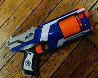 NERF N-Strike Elite 精英系列 Strongarm Blaster 软弹枪（小牛白化版）