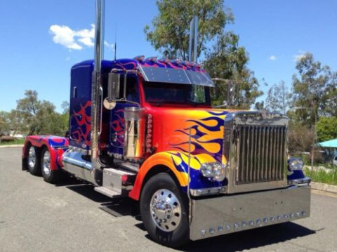 奇葩物: 变形金刚电影版 peterbilt 379 擎天柱卡车 全尺寸复刻 二手