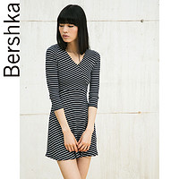 Bershka 00498187 女士连衣裙 XS码