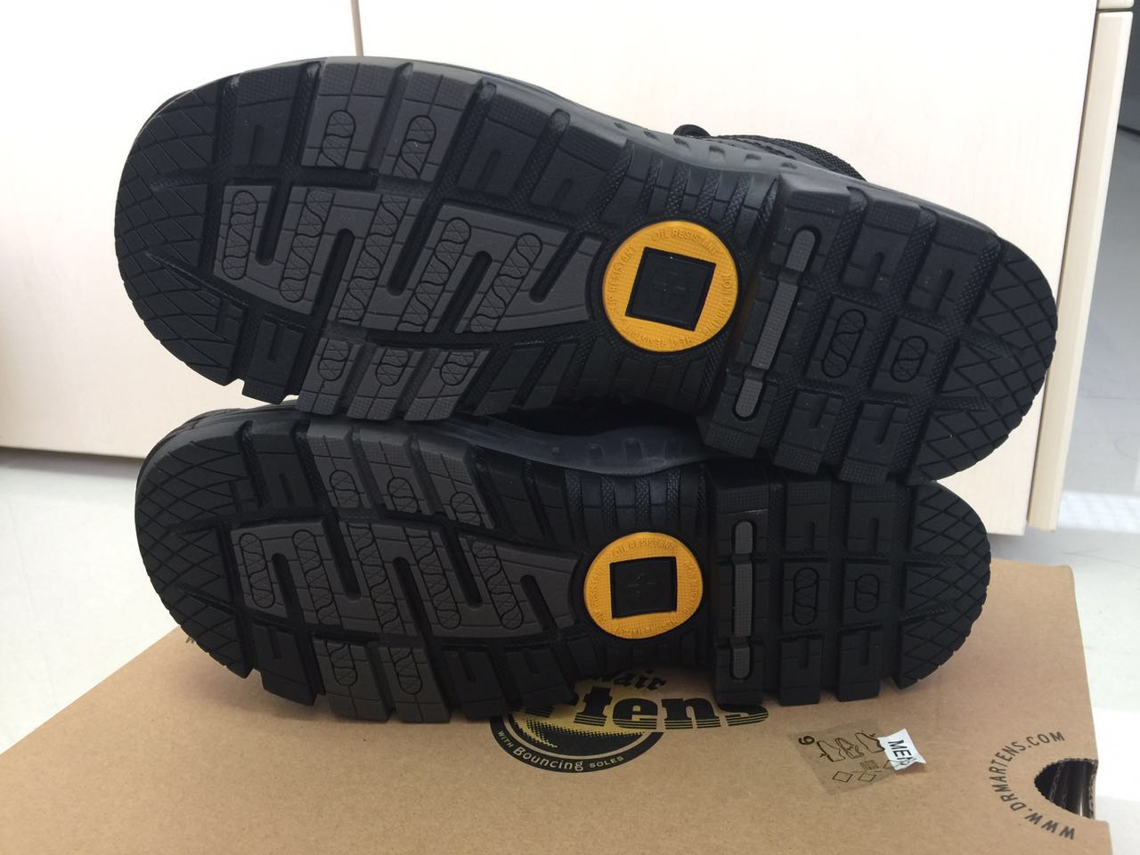 英国知名品牌马丁靴 Dr. Martens Truss 7-Tie S