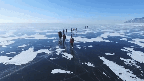 春季(3~5月):看冰裂和浮冰,冬季之后,雪和冰开始慢慢融化