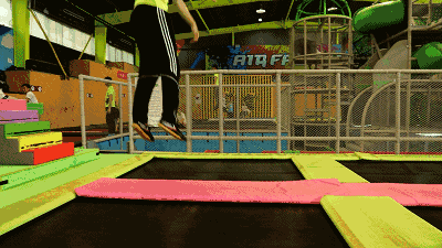 来这玩的都成了蹦床大佬!