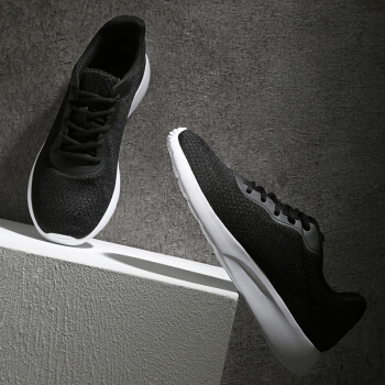 京东京造 跑步鞋男休闲运动鞋男飞织网布网面透气减震缓冲支撑 黑色 42