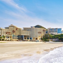宁波象山海景皇冠假日酒店高级海景房1晚含2大2小早餐萌宝乐园下午茶
