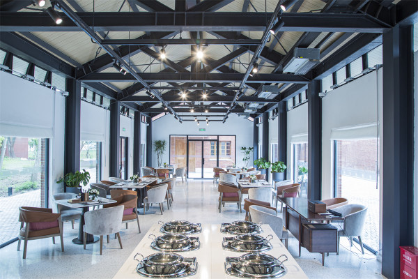 上海崇明光明花博酒店湖景好莱坞房1晚含早餐2斤龙虾2l扎啤畅玩券等