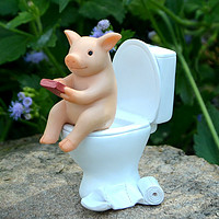 真自在可爱小猪摆件猪年七夕节生日礼物读书动物树脂装饰精致送男生女生创意摆件 坐礼物上的小猪 上厕所玩手机小猪