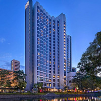 市中心位置，近地铁站！新加坡河景福朋喜来登集团酒店 城景豪华特大床房1晚+双早