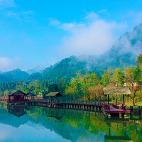 暑假周中不加价！山清水秀过夏天！广西巴马赐福湖君澜度假酒店 静心红枫坪亲子房1晚+家庭晚餐+童趣手作等