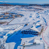 住65m²套房！家庭滑雪/娱雪/温泉一堆权益全含！长白山鲁能胜地瑞士酒店度假村2晚套餐 含双早+2天雪票+雪地徒步+接送等