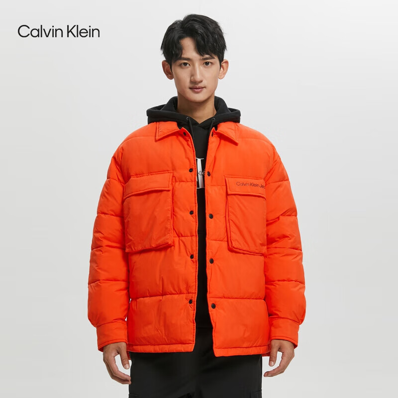 Calvin Klein Jeans秋冬男士通勤印花大口袋按扣翻领棉服外套J322218 S04-桔红色 M