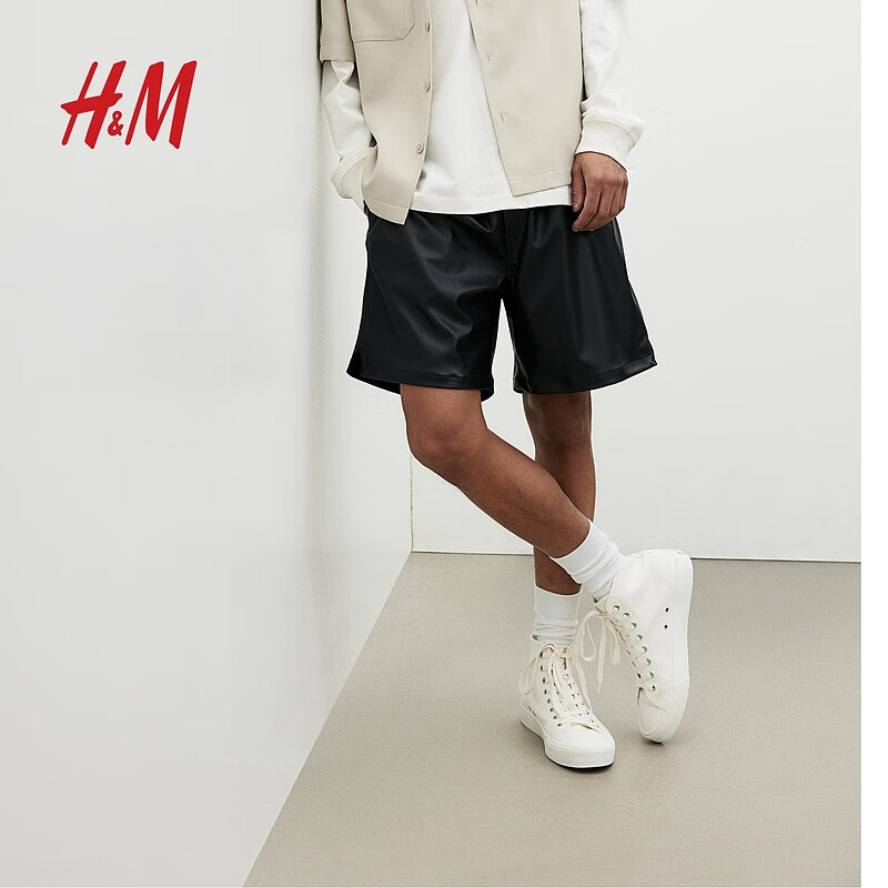 H&M男装裤子2024夏抽绳休闲版型涂层短裤1235811 黑色 165/72 XS