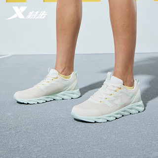 XTEP 特步 女子跑步运动休闲鞋跑步鞋减震舒适 帆白/泡沫绿 36