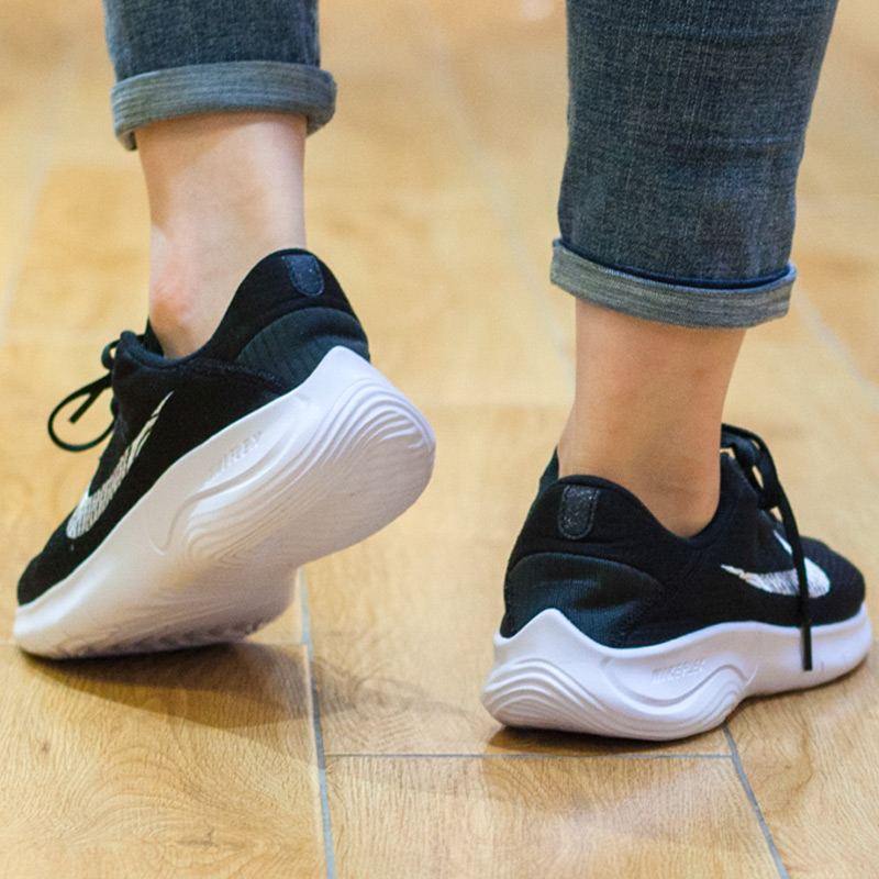 Nike耐克女鞋休闲运动轻便耐磨网面透气跑步鞋DD9283-001