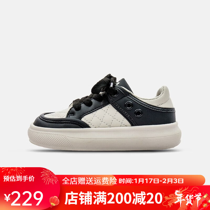 女生穿的小白鞋为什么那么黑 6646c0ecc0d411279.jpg