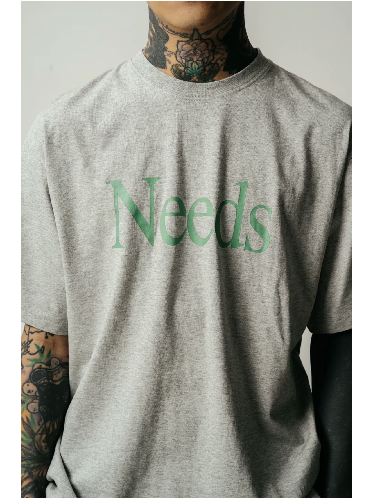  SERVING YOUR NEEDS /Needs Tee 美式印花宽松短袖T恤