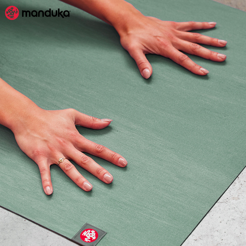 Manduka eKO1.5mm超薄旅行瑜伽垫24天然橡胶便携可折叠隔脏垫