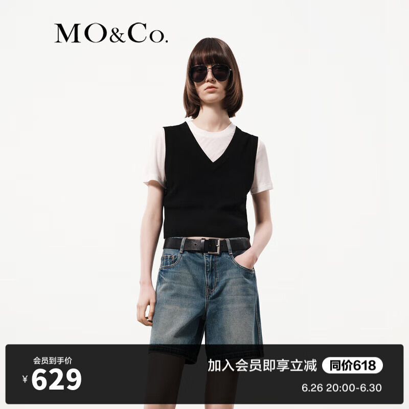 MO&Co.2024夏V领短款兜量立裁简约薄款针织衫背心MBD2SWT004 黑色 XS/155