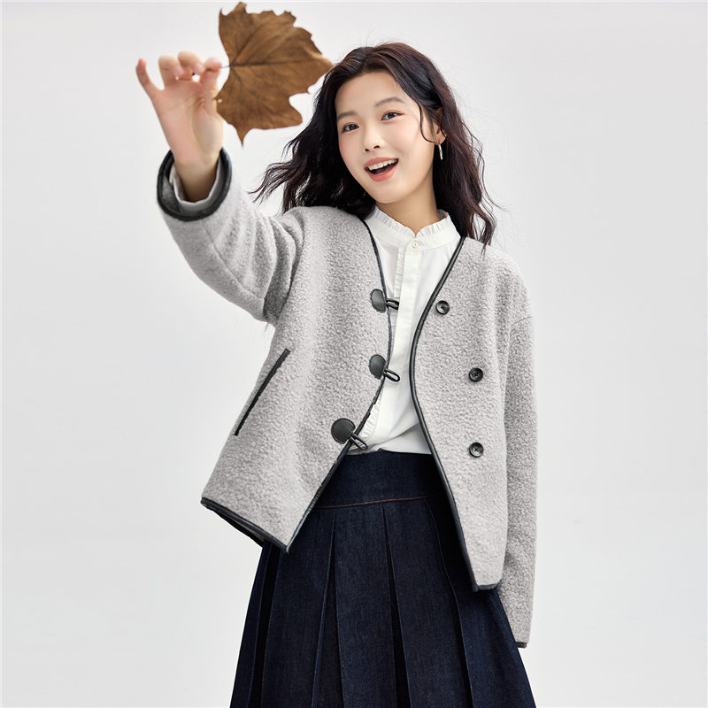 佐丹奴毛呢外套女24秋冬不对称仿皮扣复古设计感V领上衣18374813