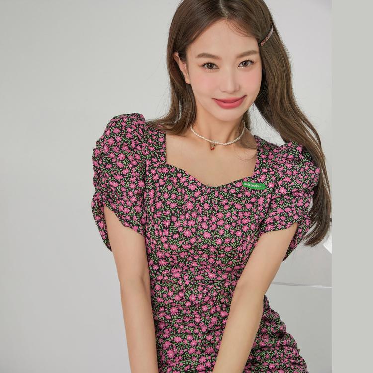 碎花泡泡袖连衣裙女夏辣妹褶皱收腰包臀短裙