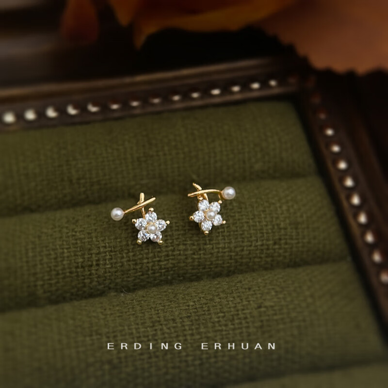 花饰庄园迷你版锆石小花朵925银针镀14K甜美简约轻奢风通勤耳饰工耳钉 6449银针锆石小花耳钉