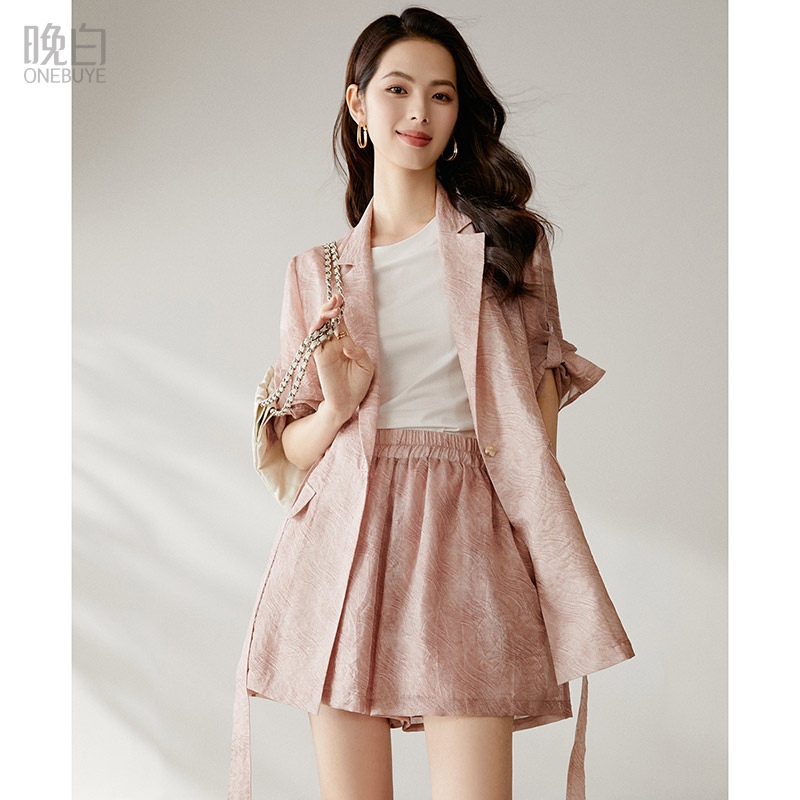 晚白2025年早秋时尚减龄简约休闲上衣气质莱赛尔西装外套女