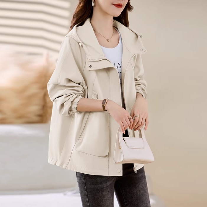 卡其色风衣女款2025年新款春秋女士今年爆款小个子超好看短款外套