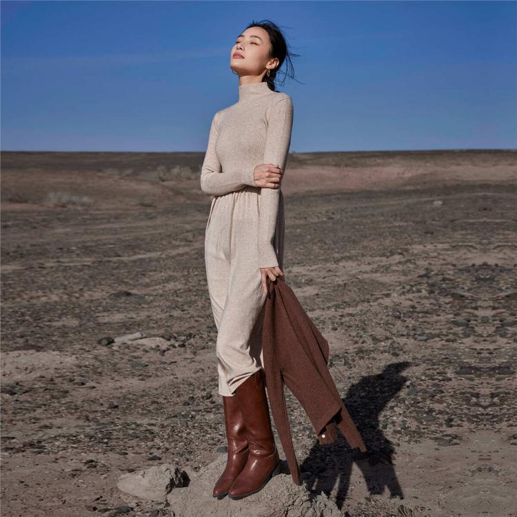 佐丹奴 秋季慵懒高级感半高领针织裙收褶毛织长袖连衣裙女款