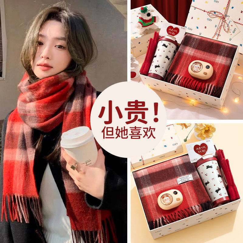 红色围巾女生2025女生闺蜜元旦新年本命年马
