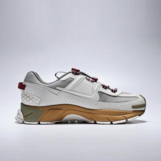 PLUS会员：NIKE ZOOM VOMERO ROAM IQ1126-317 运动休闲鞋 男款 43