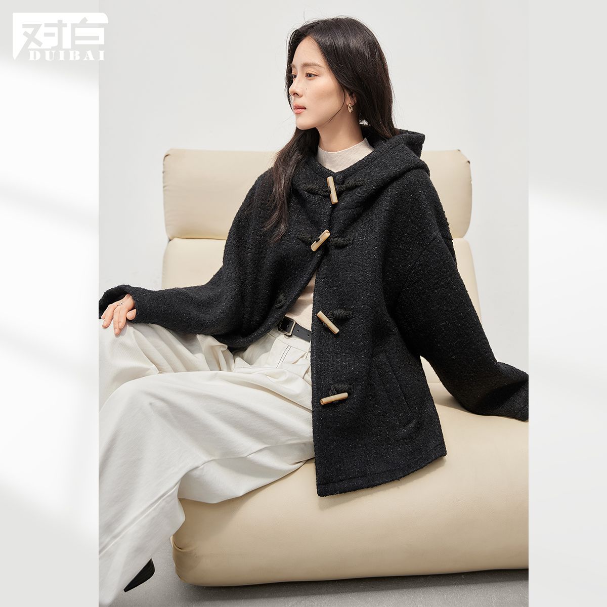 对白复古羊毛牛角扣连帽毛呢外套女2024冬呢大衣