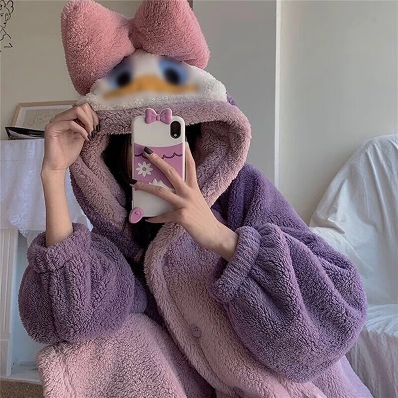 宝娜斯珊瑚绒睡衣女冬季加厚加绒卡通少女草莓小鸭睡袍长款睡裙 紫鸭睡袍 均码 （适合80-160斤）