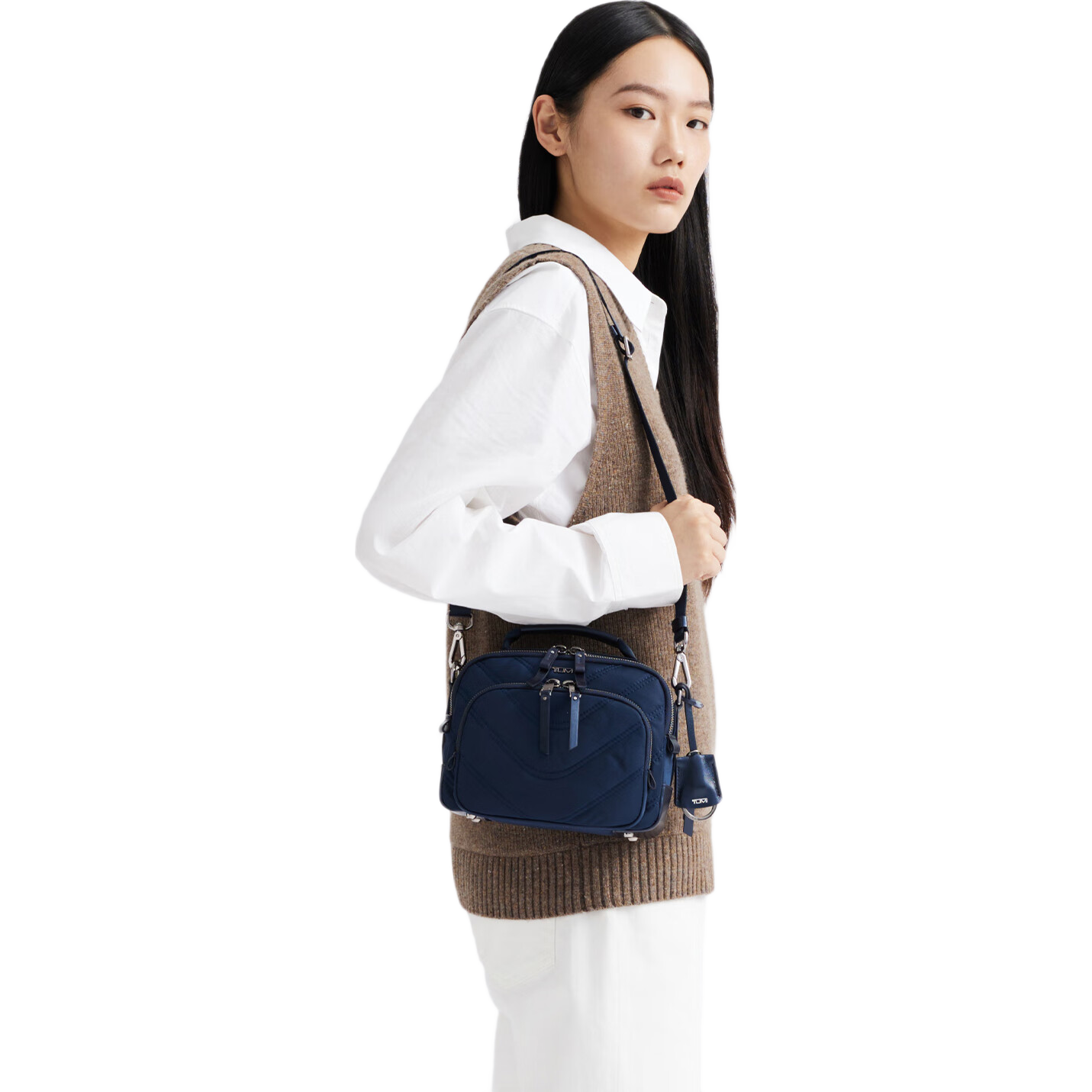  TUMI/途明 衍缝设计 女士斜挎包