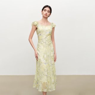 自巧 小个子掐腰法式碎花连衣裙女2026夏季新款度假飞飞袖雪纺长裙