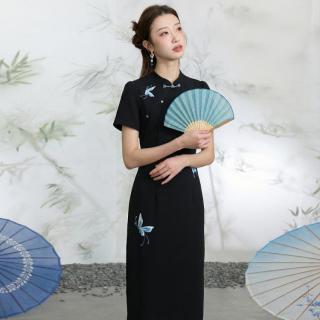 三彩 2026夏季新中式立领连衣裙显瘦藏肉绣花大码女装