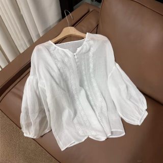 法式浪漫百搭白色刺绣小衫2026夏季新款高级感圆领灯笼袖上衣T恤