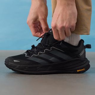 adidas TERREX FREEHIKER 缓震徒步鞋 KK1881