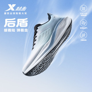 特步 男款跑步鞋