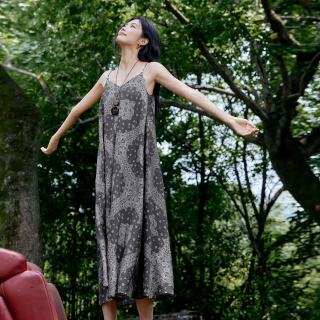 伊芙丽 秦岚代言装饰珠珠A型裙摆连衣裙女宽松显瘦百搭好看2025新款 黑色 S