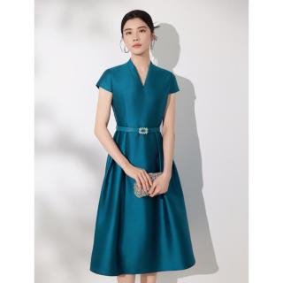 粉蓝衣橱 奢雅东方感气质礼服裙装V领短袖A字连衣裙宴会