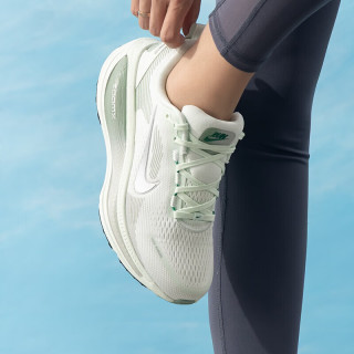 NIKE VOMERO 18 女款跑步鞋 HM6804-607