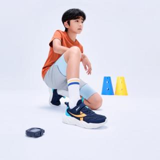 特步 缓震防滑轻便大网透气男中大童2026新品夏季魔术贴户外跑步鞋