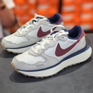 NIKE 女款休闲运动鞋