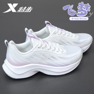 特步 女款跑步鞋