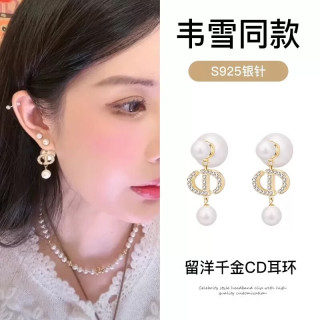 半日逅屿 韦雪字母CD耳钉挂式珍珠高级2026耳环新款轻奢气质高级感秋冬耳饰 韦雪字母CD耳钉 18K