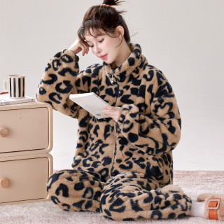 向薇 毛绒豹纹秋冬新款保暖加绒加厚家居服睡衣女法兰绒