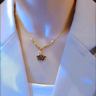 千奇梦 铜合金项链 黑天鹅吊坠高级感轻奢小方糖项链女饰品颈链锁骨链