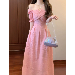 法式气质一字肩粉色连衣裙女夏季大码胖mm度假风收腰显瘦绝美长裙