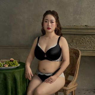 EMMA ROSE EMMAROSE胖mm大码光面无痕内衣女薄款透气聚拢收副乳大胸显大文胸