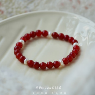 丽沁仿珍珠手链 红珠新年手链弹力可调节气质百搭复古手串